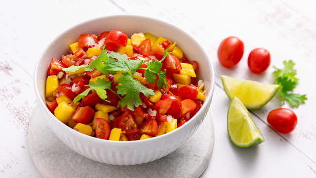 Tomat- og mangosalsa