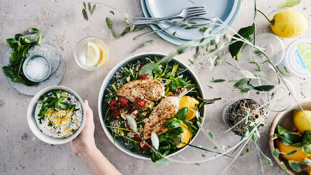 Kyllingfilet med byggrynsalat