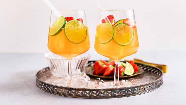 Eplemocktail med lime og jordbær