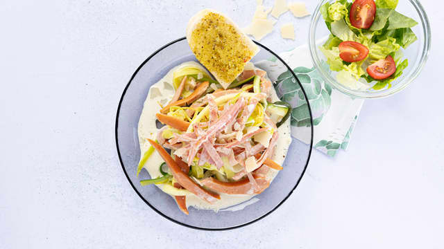 Wienerpølse- og squashspagetti