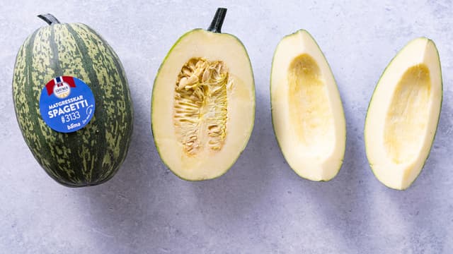 **Spagettigresskar:** Del spagettigresskarene i to og fjern frøene. Pensle snittflaten med litt olivenolje og dryss på salt.