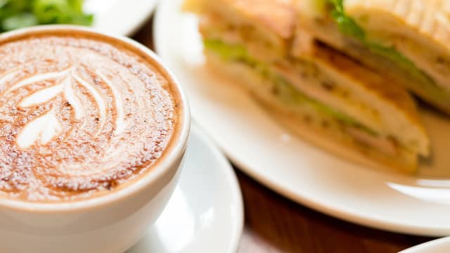 Havre latte med kanel og vanilje
