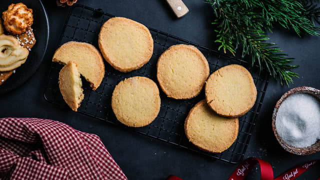 Avkjøl de tyske skivene på rist.