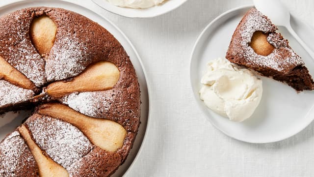 Julekrydret sjokolade- og pærekake