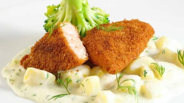 Panert laks med potetstuing