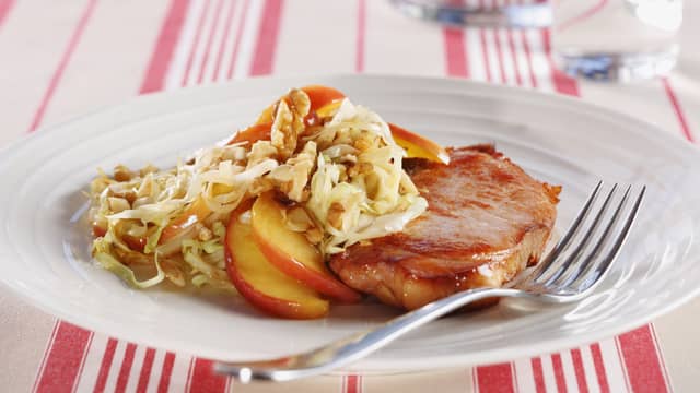 Røkt svinekotelett med kålsalat