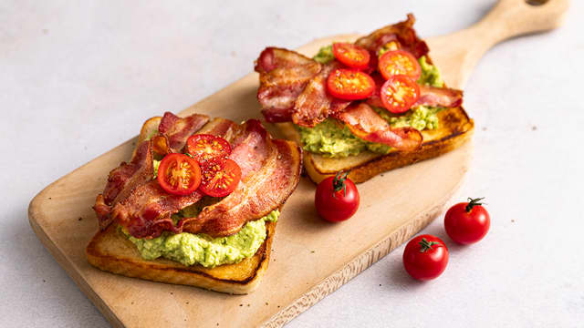 Bacon på avokadotoast