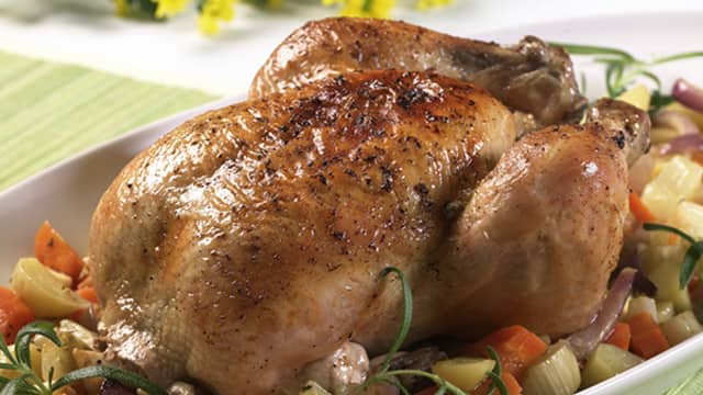 Helstekt kylling på grønnsakseng