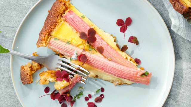 **Stekes på 175 grader i ca. 30-40 minutter.** Stek paien nederst i ovnen og følg med underveis.