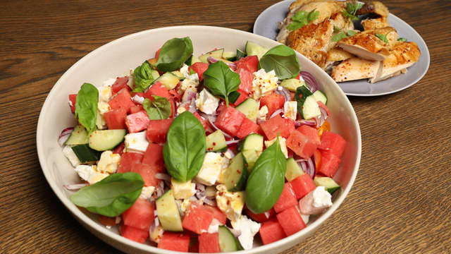 Helstekt kylling med vannmelonsalat