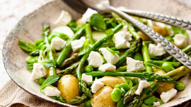 Salat med nypoteter og asparges