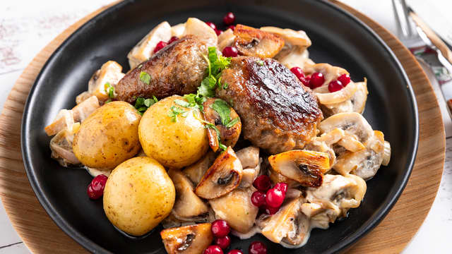 Kjøttkaker i kremet soppsaus