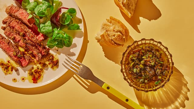 Storfe med lun, aromatisk olje og salat