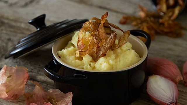 Potetmos med sprøstekt potetskrell