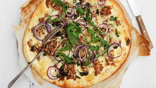 Pizza "Cæsar" - med kalkun og ruccola