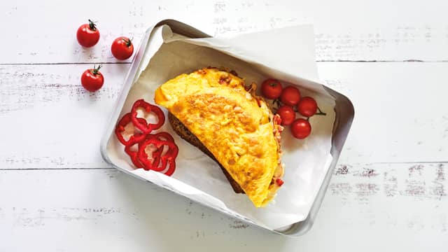 Mors brød med omelett