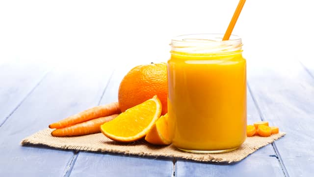 Appelsinjuice med gulrot, eple og chili
