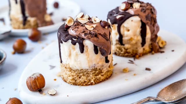 **Krydderkake:** Sett ovnen på 180 grader og smør en langpanne.