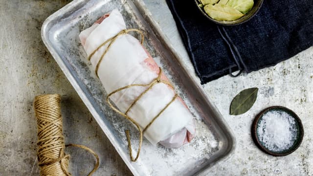 **Torskerogn:**. Pakk rognen i matpapir eller plastfolie så den holder formen under koking. Kok opp 1 liter vann og ha i 1 ss salt.