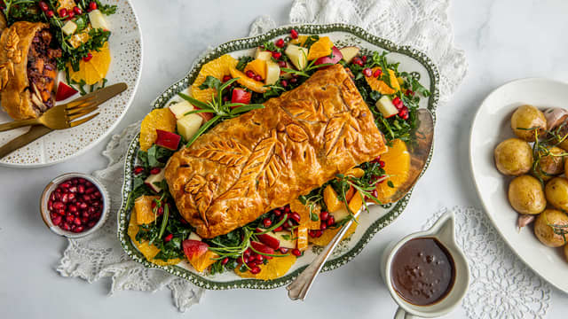 Innbakt nøttestek med frisk julesalat