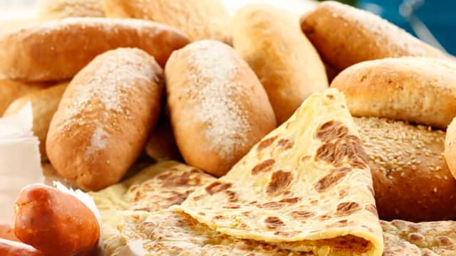 Hjemmelagde hamburger- og pølsebrød