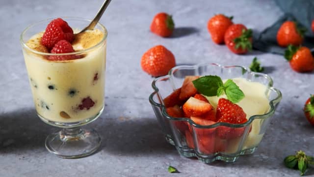 Fyll i glass og server med det samme.