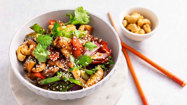 Kyllingwok med teriyakisaus og cashewnøtter