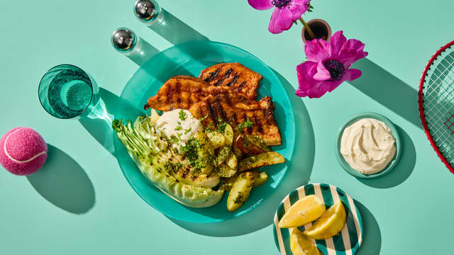 Grillet kål med yoghurtdressing