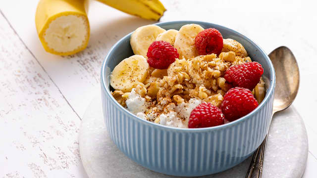 Frokostbowl med cottage cheese og banan