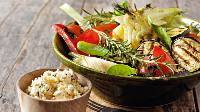 Grillede grønnsaker med fetaostkrem