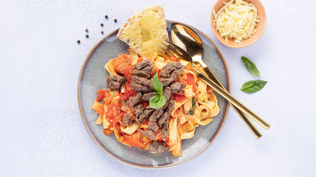 Tagliatelle med strimlet biff