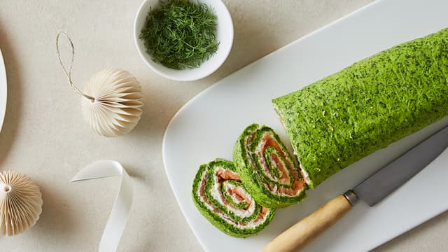 Lakserull med dill og spinat