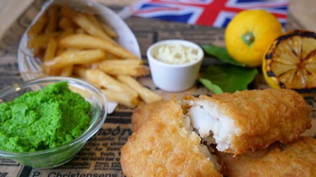 Fish & Crisp med ertepuré