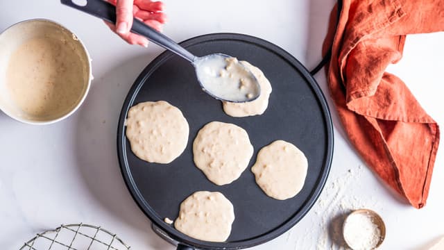 Ha ca 1 ss røre per svele i en medium varm stekepanne, eller takke.