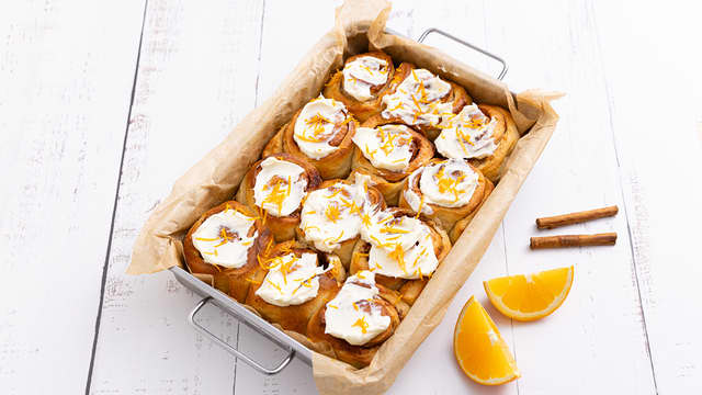 Kanelboller med appelsin