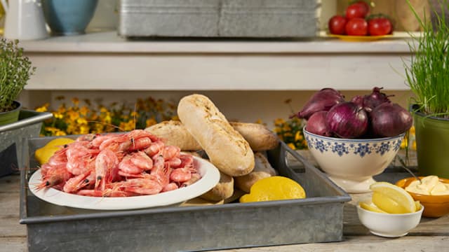 Reker med baguetter og sitronmajones