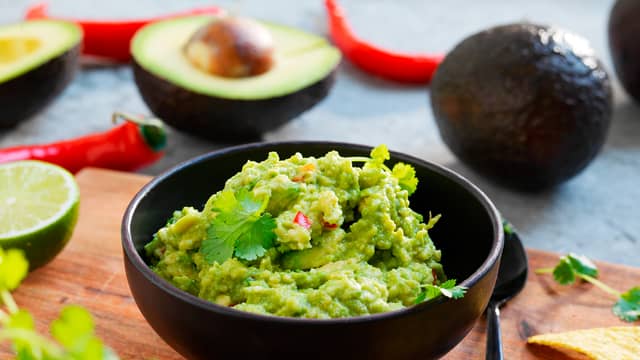 **Guacamole:** Mos avokado med en gaffel, skivs over lime og bland godt. Smak til med salt.