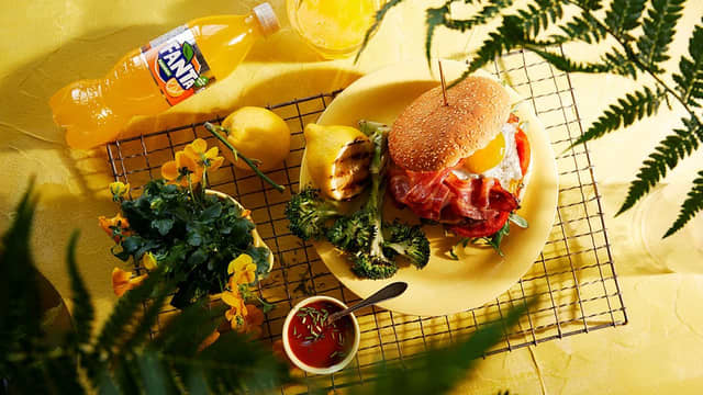Burger med bacon og egg