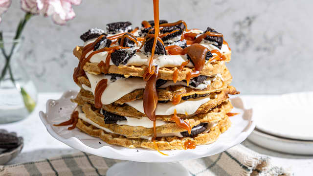 Vaffelkake med Oreo og karamellsaus