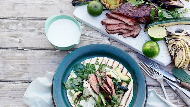 Biff og aioli med grillede grønnsaker