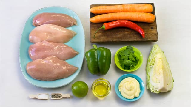 Ekstra frisk og mør kyllingrett som smaker fortreffelig! Mellom to skiver godt brød blir dette en ekstra flott sandwich. Server gjerne med ris og guacomole