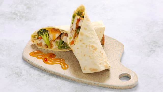Restemiddagstips: Og av og til blir det litt middag til overs. Da er det fint å kunne bruke restene i nye smakfulle retter. Lag [Wrap med fiskekakewok og ris](recipe:e889351f-8998-4861-9325-c1313368ec9a) av restene etter denne middagen.