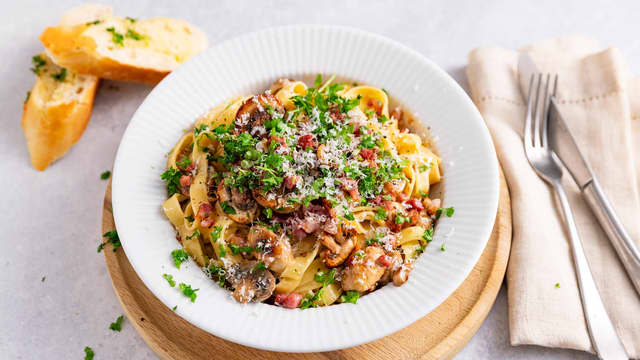 Tagliatelle med bacon og sopp