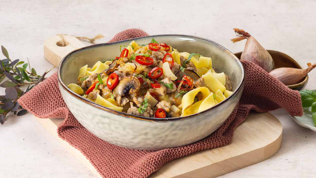 Tagliatelle med svinekjøtt i kokossaus