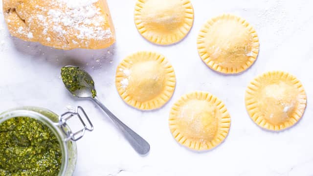 [Lag din egen pastadeig - klikk for oppskrift](https://meny.no/oppskrifter/Pasta/Hjemmelaget-pasta/)