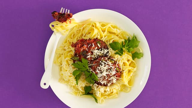 Grønnsaksburgere med tagliatelle og grana padana