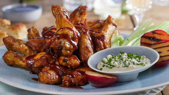 Vinge- & lårklubber med blåskimmelsaus