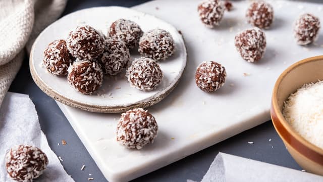 Avkjøles på bakepapir. Oppbevares kaldt.