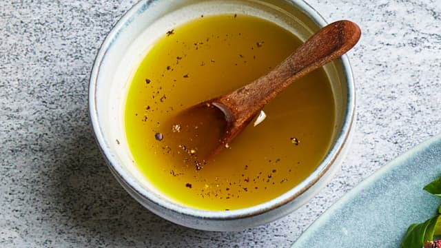 **Dressing:** Visp sammen olivenolje, sitronsaft og honning. Smak til med salt og pepper.