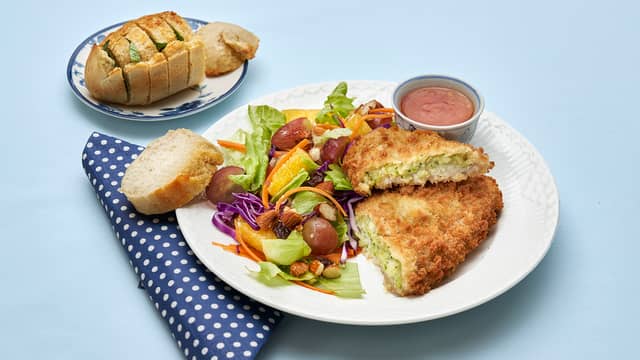 Kapteinens fylte rødspette med fargerik salat